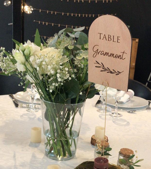 PANCARTE NOM DE TABLE MARIAGE ARCHE BOIS – Wantit