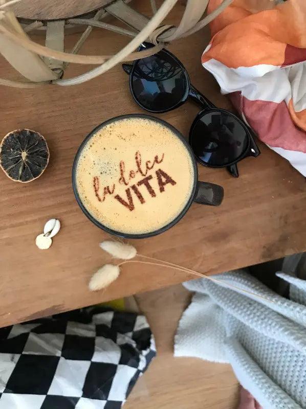 pochoirs mousse café motif dolce vita idée cadeau montpellier