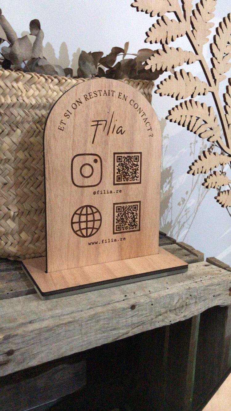 panneau signalétique bois gravé artisan stand montpellier QR code