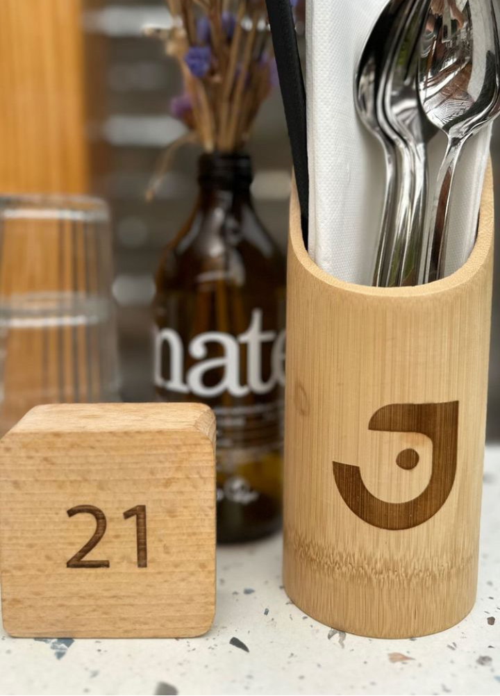 bloc bois numéro de table décoration restaurant Judy Mauguio