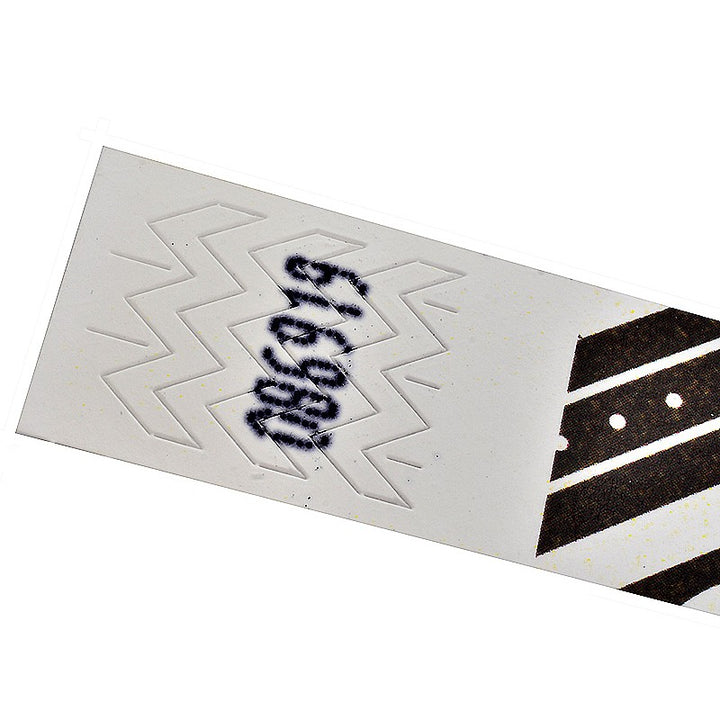 Détail numérotation et fermeture adhésive du bracelet Tyvek Premium personnalisé Wantit
